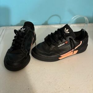 Adidas continental  80 black‎ big girls shoes in size 4